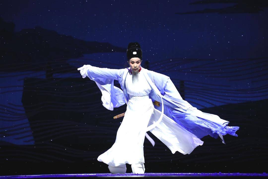 在舞臺(tái)，打開(kāi)我們的“文化故鄉(xiāng)”