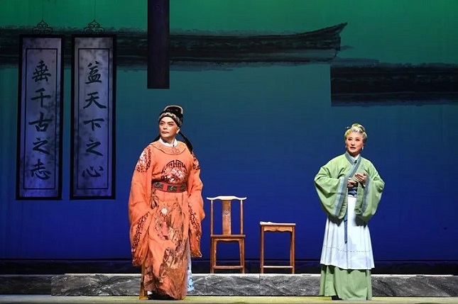 在舞臺(tái)，打開(kāi)我們的“文化故鄉(xiāng)”